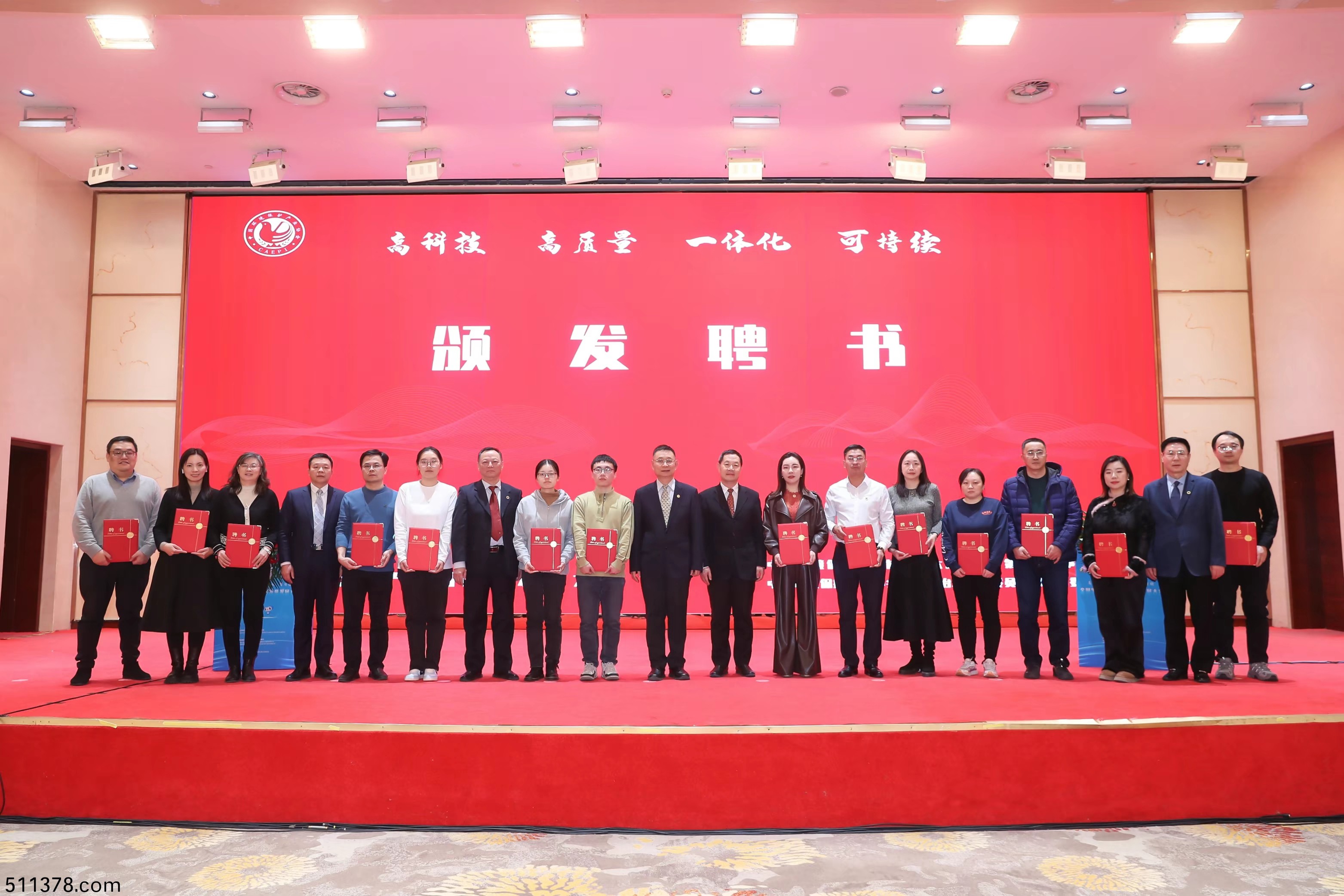 祝(zhu)賀(he)我司噹選(xuan)爲(wèi)中國(guo)環(huán)保産業(yè)(ye)協(xié)(xie)會(huì)(hui)“水委(wei)會(huì)(hui)”常務(wù)(wu)委員(yuan)