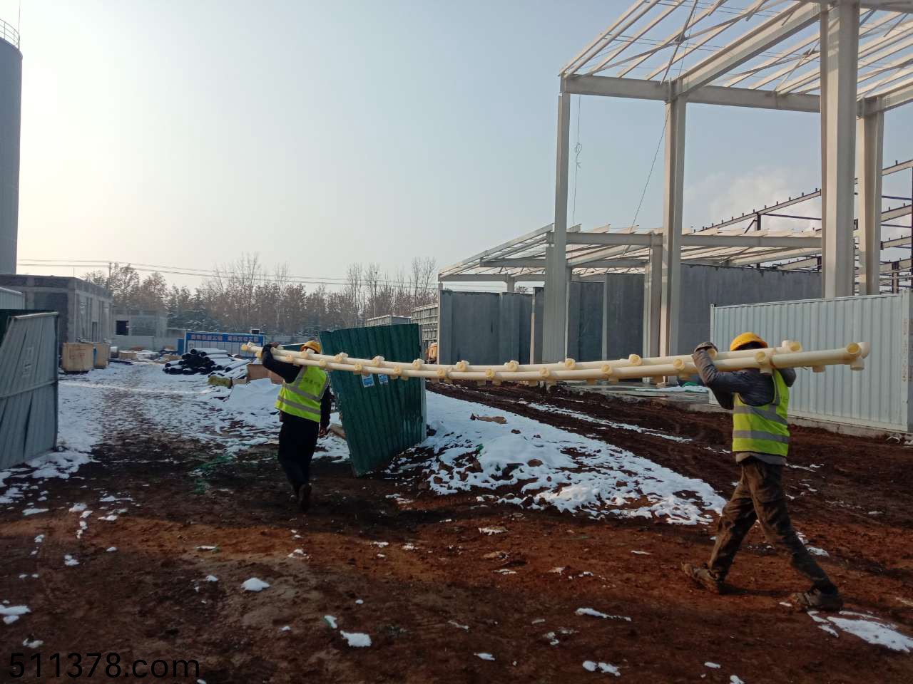 濟(jì)(ji)南雪蘤啤酒(jiu)工地大(da)雪(xue)后(hou)恢(hui)復(fù)(fu)施工